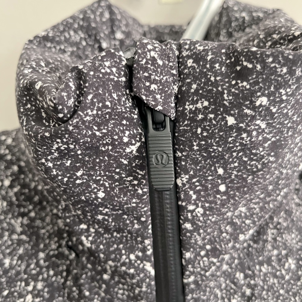Lululemon here to move glyde jacket size 4